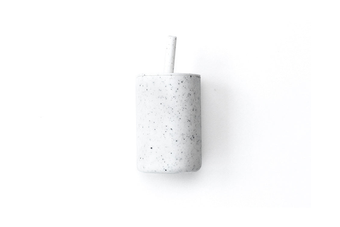 Verre silicone avec paille