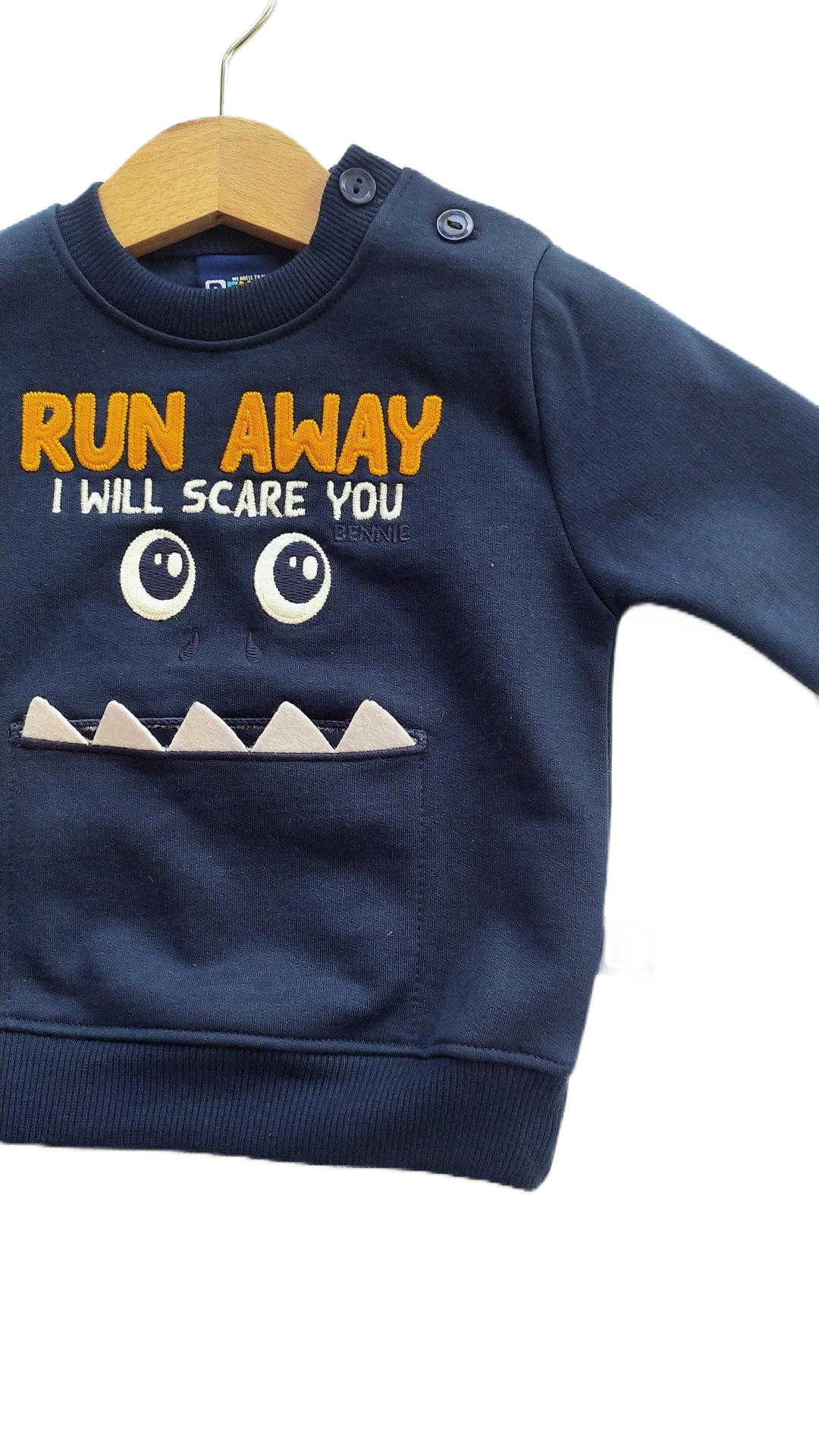 Sweatshirt Run Away